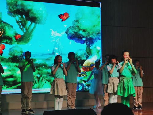新疆小孩的独特风采，一出生便佩戴全妆的美丽传说
